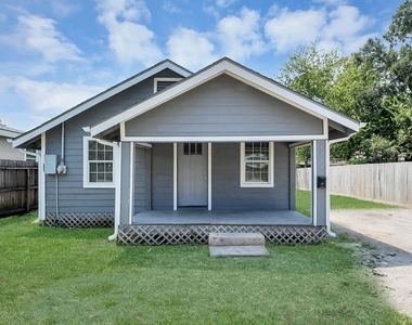 7222 San Angelo Street - Photo Thumbnail 2