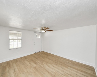 7222 San Angelo Street - Photo Thumbnail 13