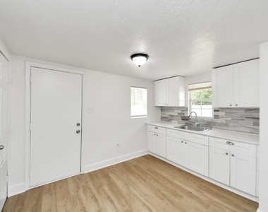 7222 San Angelo Street - Photo Thumbnail 18
