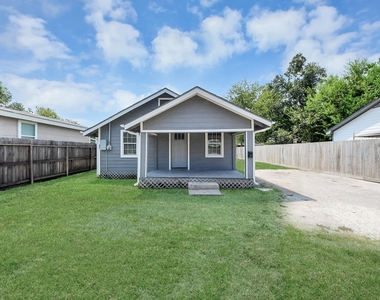 7222 San Angelo Street - Photo Thumbnail 4