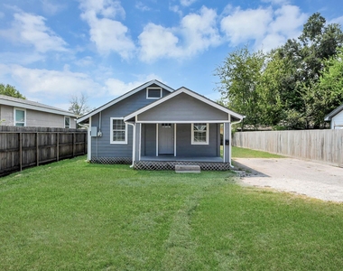 7222 San Angelo Street - Photo Thumbnail 3