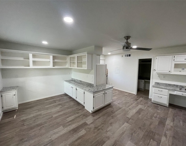 1311 Antoine Drive - Photo Thumbnail 3