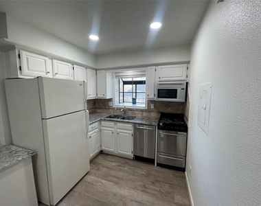 1311 Antoine Drive - Photo Thumbnail 5