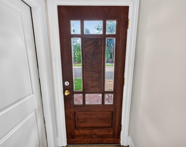 1929 Hawthorne Street - Photo Thumbnail 2