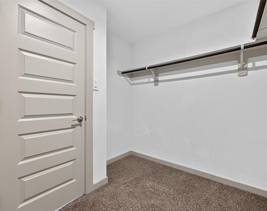 7007 Fleetwood Crescent Way - Photo Thumbnail 10