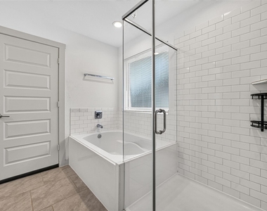 7007 Fleetwood Crescent Way - Photo Thumbnail 14