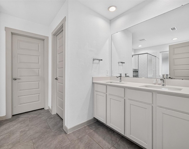 7007 Fleetwood Crescent Way - Photo Thumbnail 11