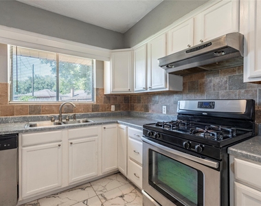 2511 Meadow Lane - Photo Thumbnail 6