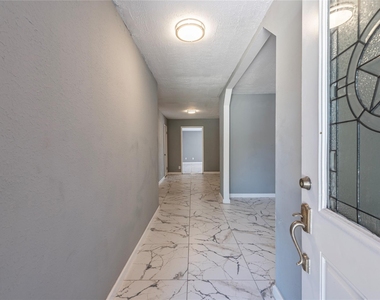 2511 Meadow Lane - Photo Thumbnail 2