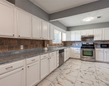 2511 Meadow Lane - Photo Thumbnail 4