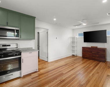 717 Arlington Street - Photo Thumbnail 10