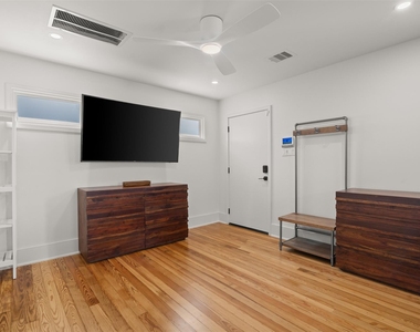 717 Arlington Street - Photo Thumbnail 3
