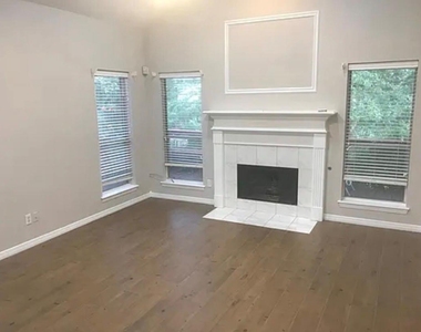 102 Harbour Town Circle - Photo Thumbnail 5