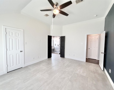 122 Long Canyon Lane - Photo Thumbnail 9