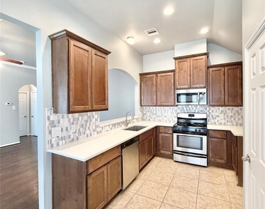 122 Long Canyon Lane - Photo Thumbnail 6