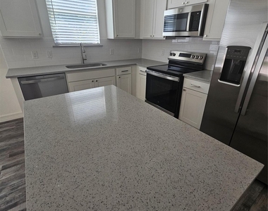 11443 Underwood Street - Photo Thumbnail 6