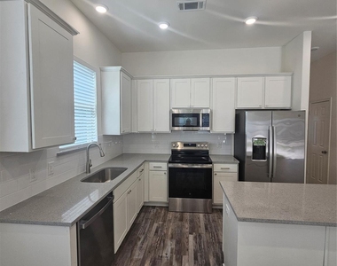 11443 Underwood Street - Photo Thumbnail 4