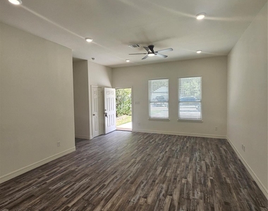 11443 Underwood Street - Photo Thumbnail 12