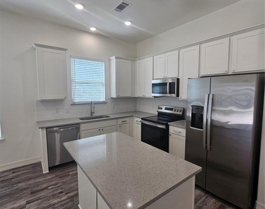 11443 Underwood Street - Photo Thumbnail 5