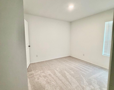 9031 Estes Lakes Drive - Photo Thumbnail 11