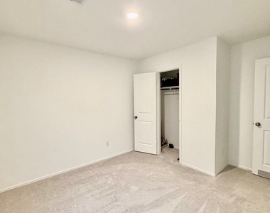 9031 Estes Lakes Drive - Photo Thumbnail 6