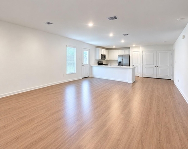 9031 Estes Lakes Drive - Photo Thumbnail 3