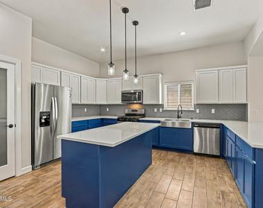656 Paseo Dulce Avenue - Photo Thumbnail 3