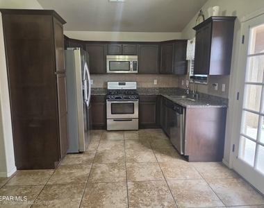 14189 N Point Avenue - Photo Thumbnail 2