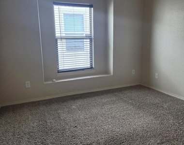14189 N Point Avenue - Photo Thumbnail 11
