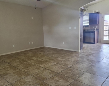 14189 N Point Avenue - Photo Thumbnail 4