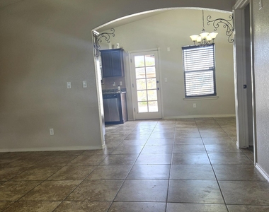 14189 N Point Avenue - Photo Thumbnail 7