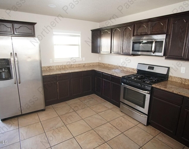 14681 Boer Trail Avenue - Photo Thumbnail 7