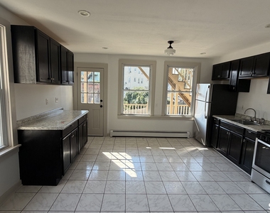 55 Hansen Avenue - Photo Thumbnail 8