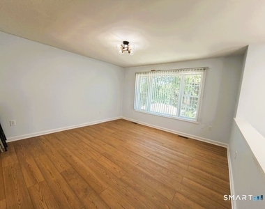 83 Essex Avenue - Photo Thumbnail 5