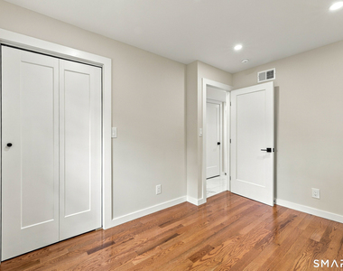 678 Farmington Avenue - Photo Thumbnail 11