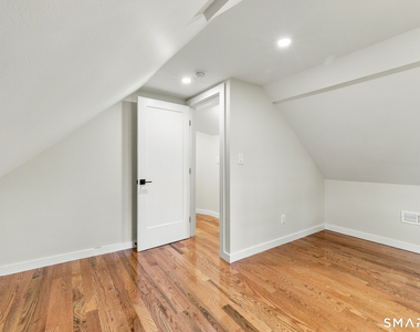 678 Farmington Avenue - Photo Thumbnail 15