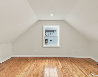 678 Farmington Avenue - Photo Thumbnail 16