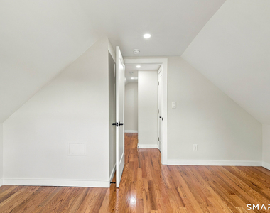 678 Farmington Avenue - Photo Thumbnail 17
