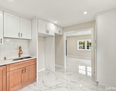 678 Farmington Avenue - Photo Thumbnail 7