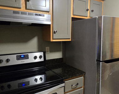 184 Middlesex Avenue - Photo Thumbnail 4