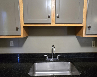 184 Middlesex Avenue - Photo Thumbnail 5