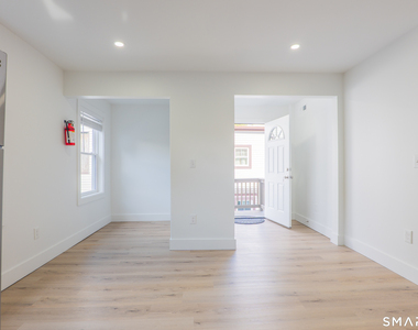 9 Hoyt Street - Photo Thumbnail 2