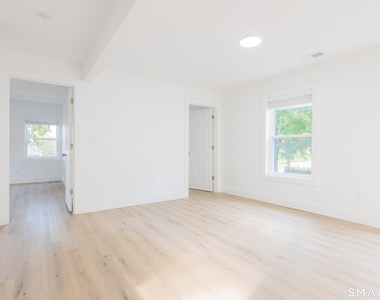 9 Hoyt Street - Photo Thumbnail 5