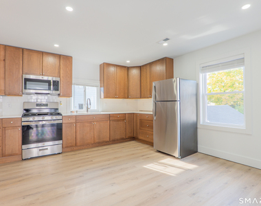9 Hoyt Street - Photo Thumbnail 1