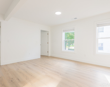 9 Hoyt Street - Photo Thumbnail 4