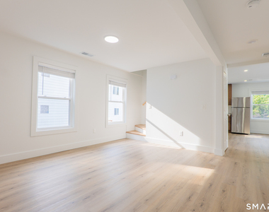 9 Hoyt Street - Photo Thumbnail 6