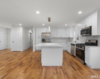 131 Columbia Street - Photo Thumbnail 14