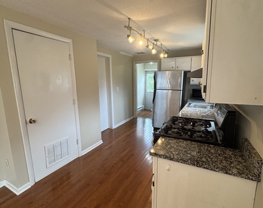 115 Whitfield Street - Photo Thumbnail 3