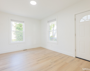 9 Hoyt Street - Photo Thumbnail 8