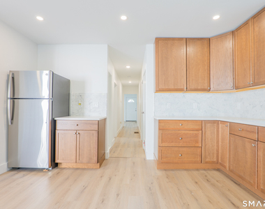9 Hoyt Street - Photo Thumbnail 2